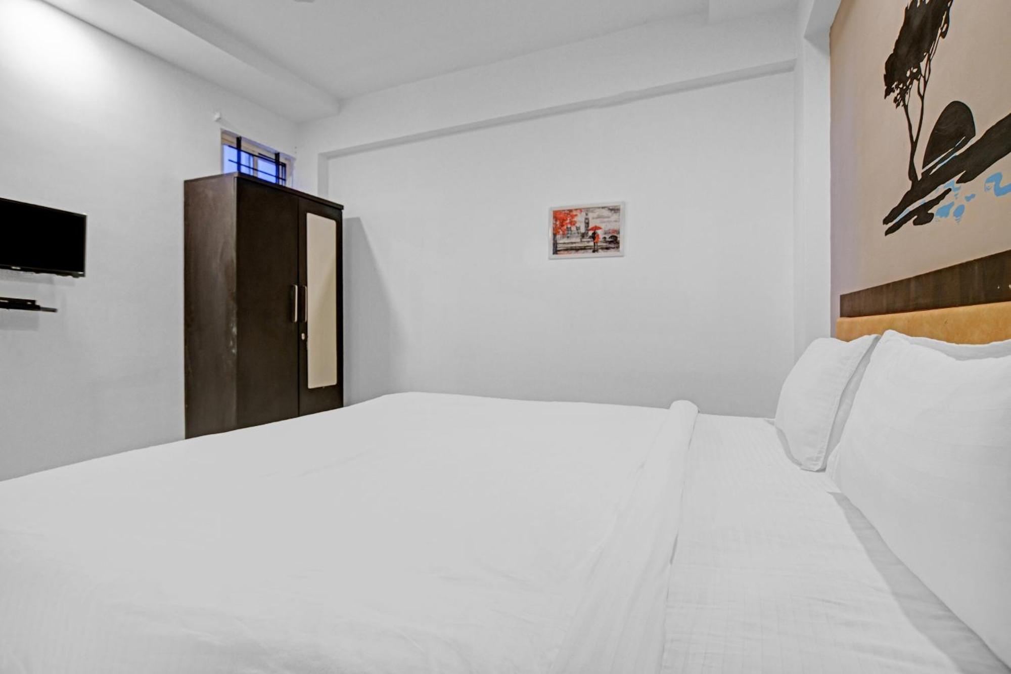 Collection O The Eternity Near Lig Sqaure Hotell Indore Exteriör bild