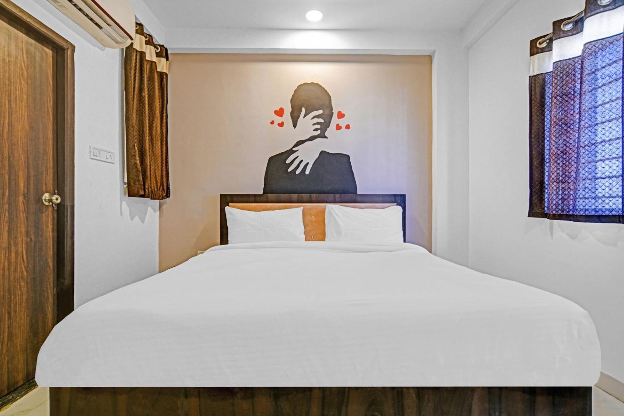 Collection O The Eternity Near Lig Sqaure Hotell Indore Exteriör bild