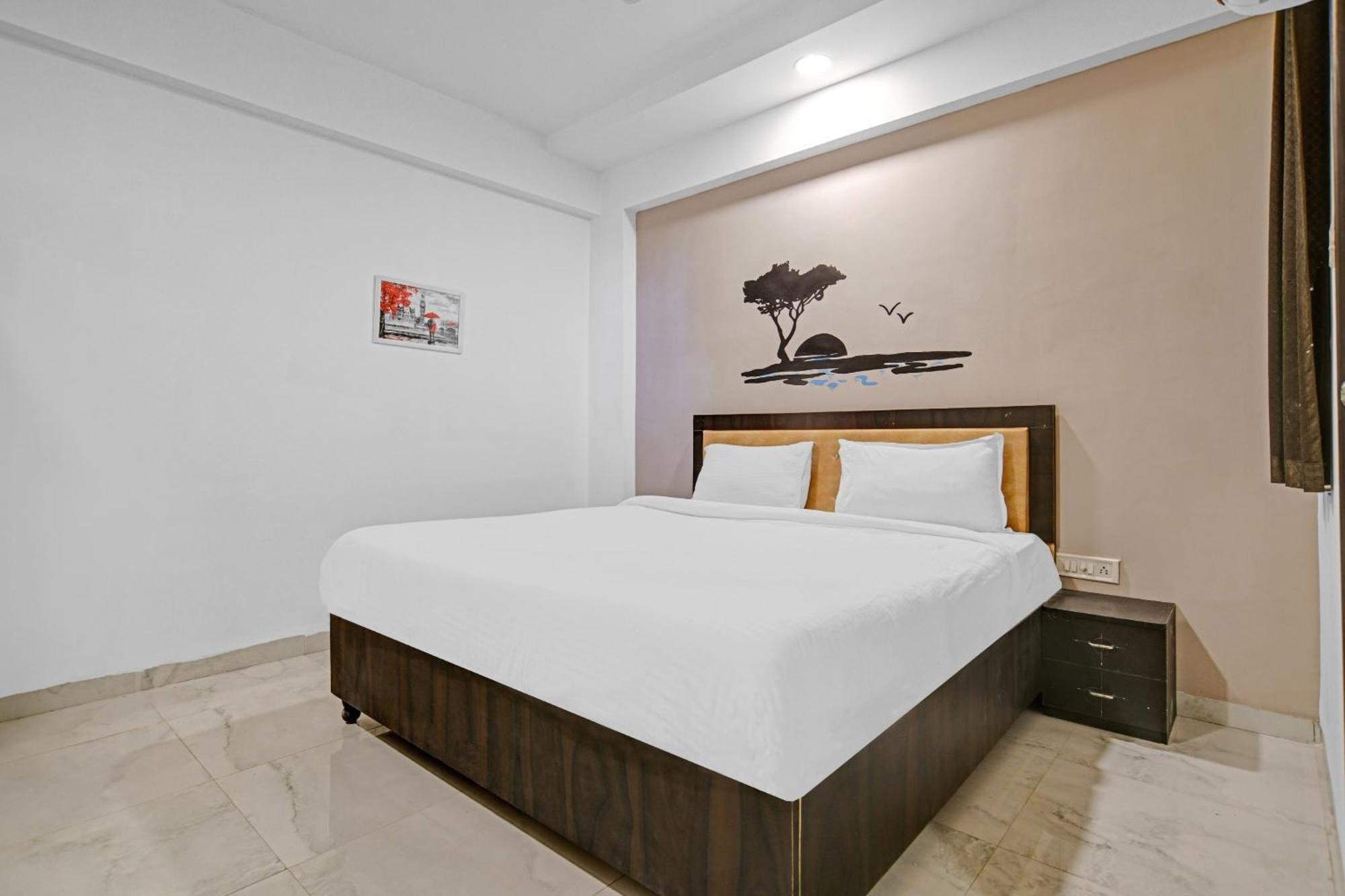 Collection O The Eternity Near Lig Sqaure Hotell Indore Exteriör bild