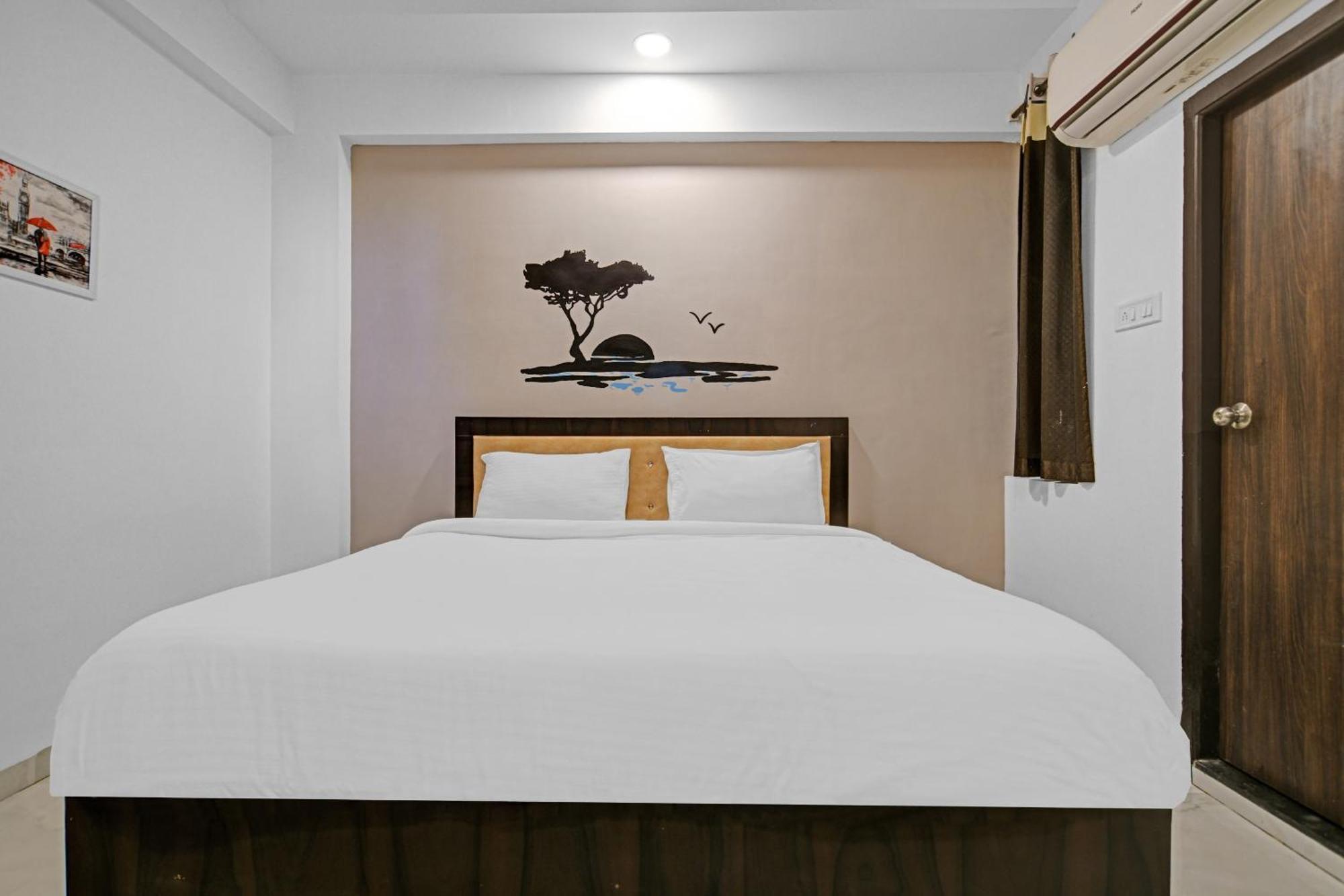 Collection O The Eternity Near Lig Sqaure Hotell Indore Exteriör bild